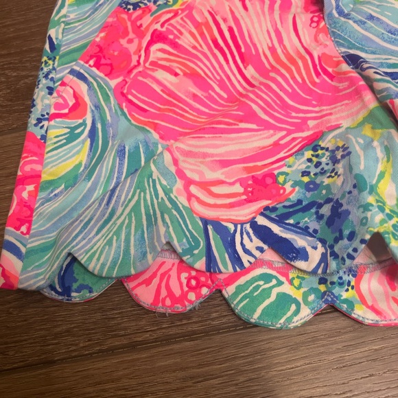 Lilly Pulitzer 5" Buttercup Shorts "Beach Please" - Picture 2 of 12